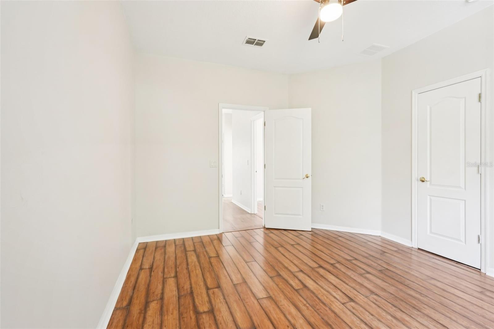 LAKES WINDERMERE PH 01 49 108 - Residential