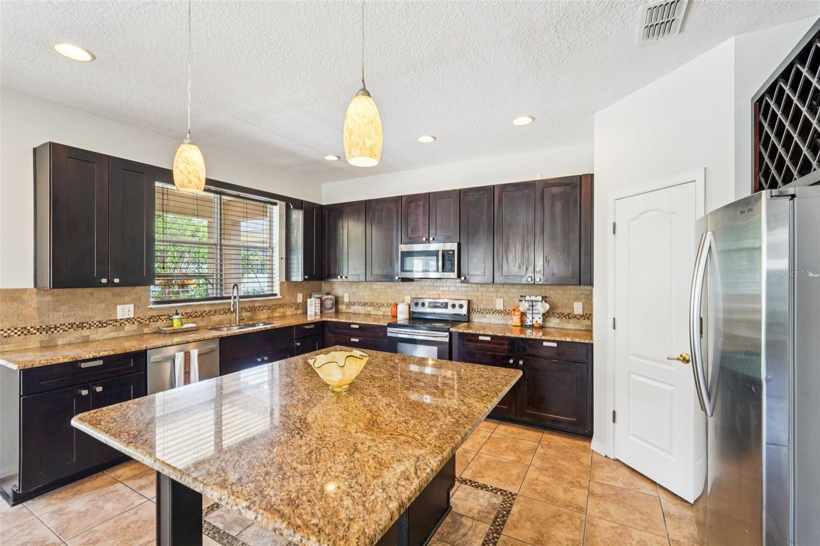 LAKES WINDERMERE PH 01 49 108 - Residential