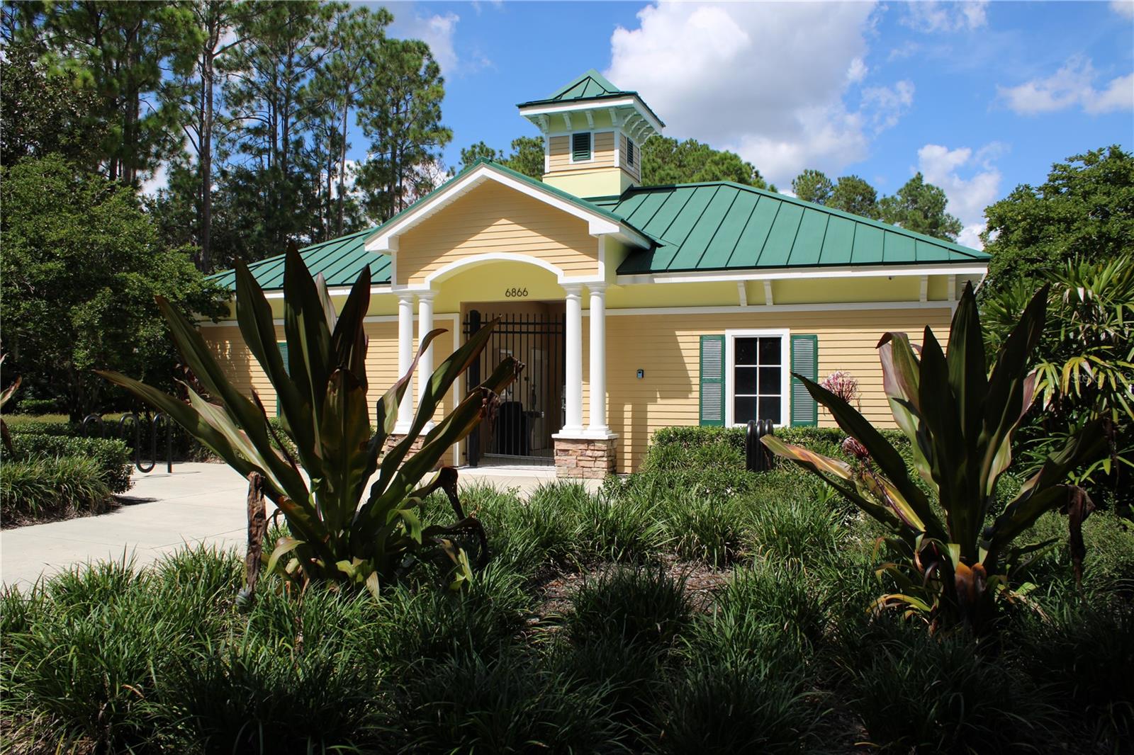 LAKES WINDERMERE PH 01 49 108 - Residential