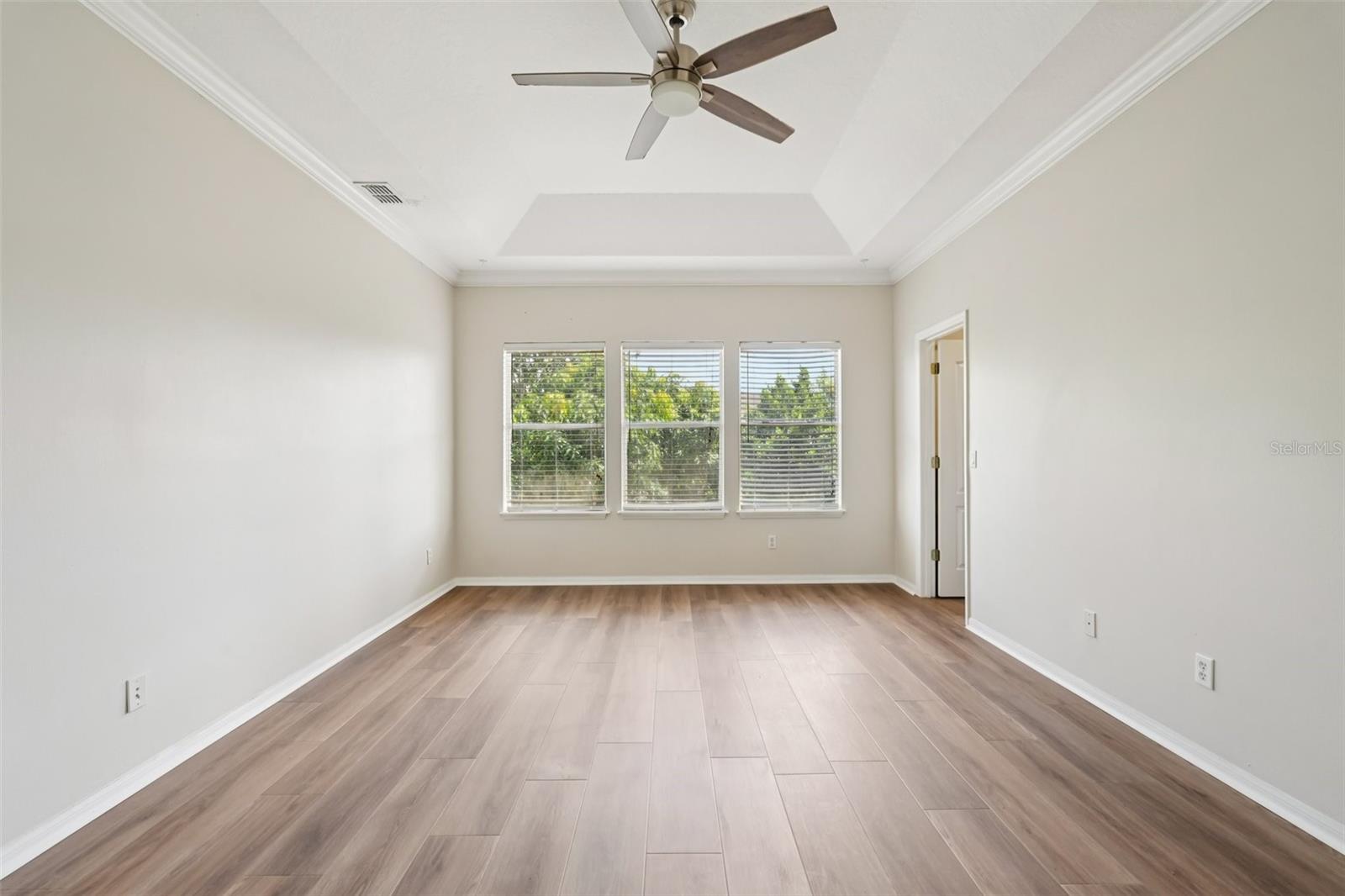 LAKES WINDERMERE PH 01 49 108 - Residential