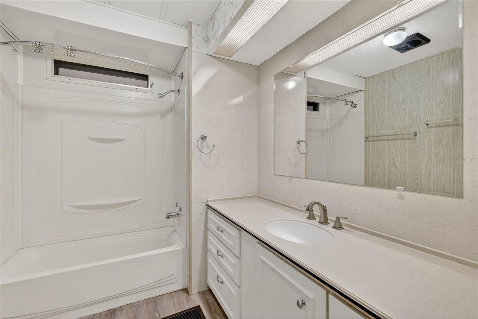 EUSTIS COUNTRY CLUB MANOR MHP UNIT 02A - Residential