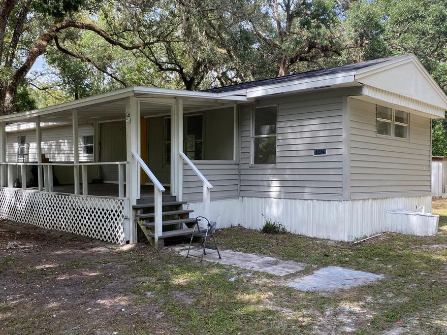 Welcome to your move-in ready retreat on nearly 1 acre of owned land in Brooksville. This 1980 HUD-code manufactured home (no lot rent) was fully renovated in 2025: new roof (including structural work), all new plumbing (supply & drain), brand-new appliances, new kitchen cabinets with dark stone countertops and backsplash, and two updated bathrooms with new ceramic tile. Efficient 2 bed / 2 bath (~784 sq ft living) with a smart layout, fresh finishes, and a big usable lot (˜39,180 sq ft) that gives you elbow room for boats, trailers, garden, or future improvements (verify with county). Peaceful street, easy access to the best of Brooksville and major corridors.
If you’ve been hunting for a clean, turnkey manufactured home with land included, this one checks the boxes—updated systems, modern style, and space to breathe. Bring your best proposal and start enjoying Florida living on day one. Land owned.