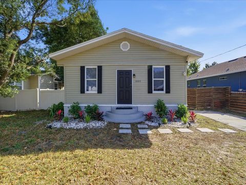 Photo of 1009 E Curtis Street, Tampa, FL 33603 (MLS # TB8479555)