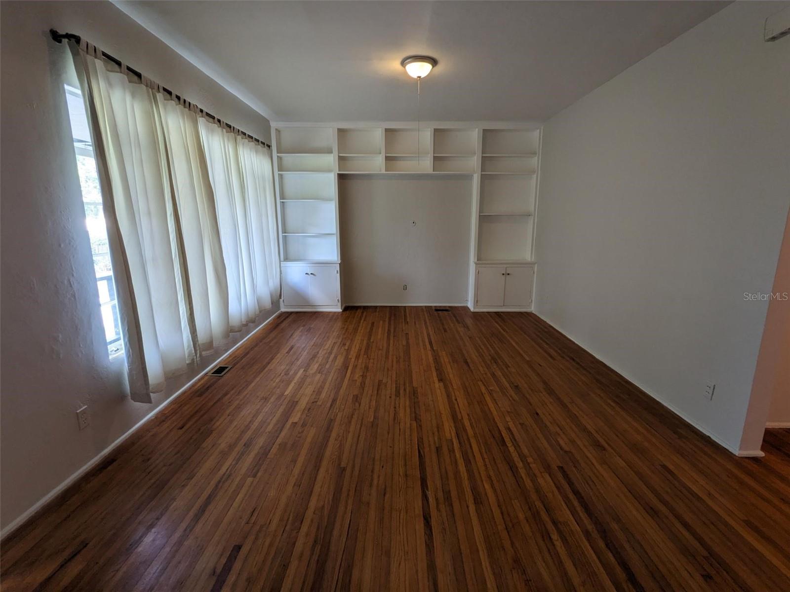 2721 WOODLAND HILLS AVENUE