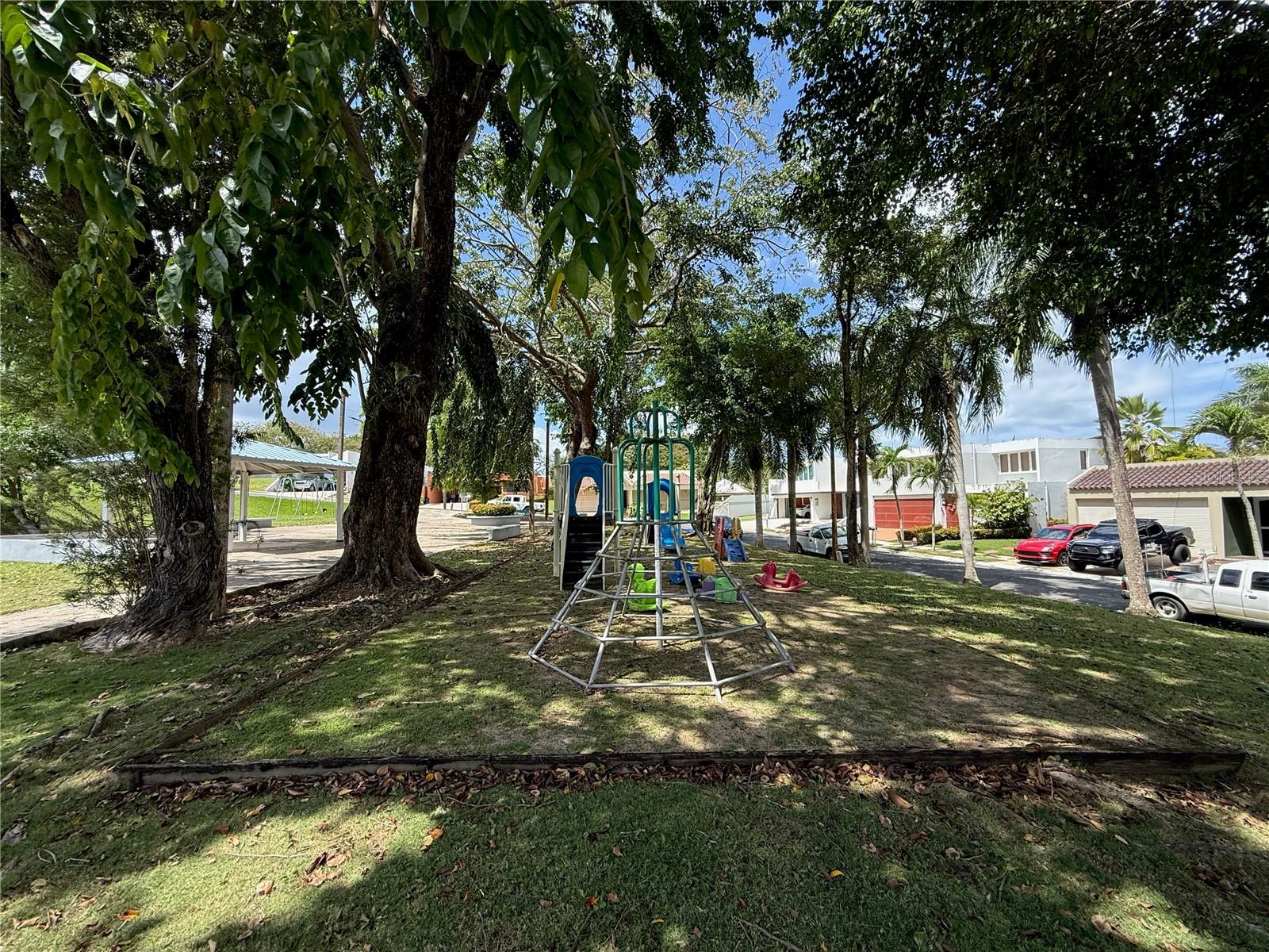 HILL MANSIONS - Residential