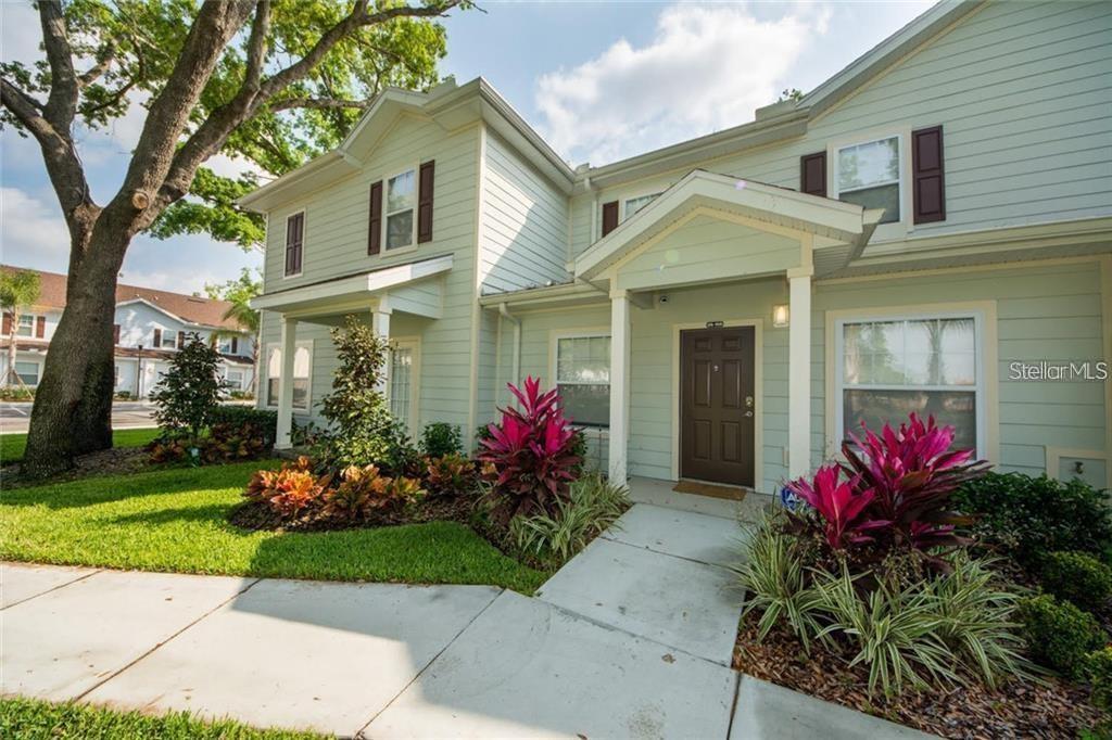 Gorgeous townhouse in a gated community in Kissimmee. Beautiful interior decoration, stainless steel appliances, open floor plan with a cozy living and dining space to entertain family and friends. The community is located close to shopping centers, outlets, restaurants and major theme Parks.
