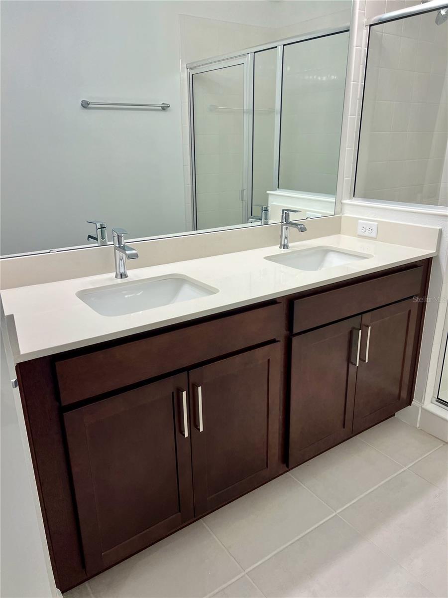 TOWNHOMES AT RIVERS EDGE - Residential Lease