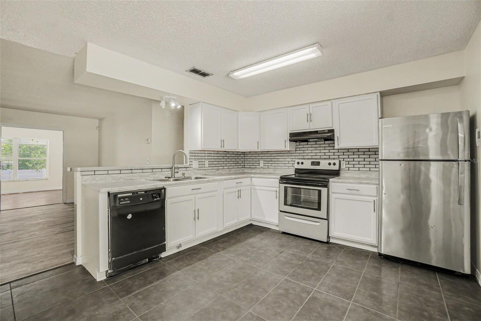 808 CHAMBERLAIN LOOP