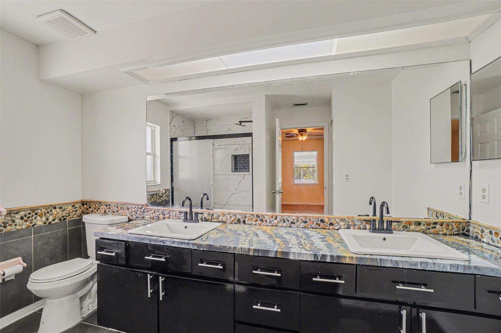 808 CHAMBERLAIN LOOP