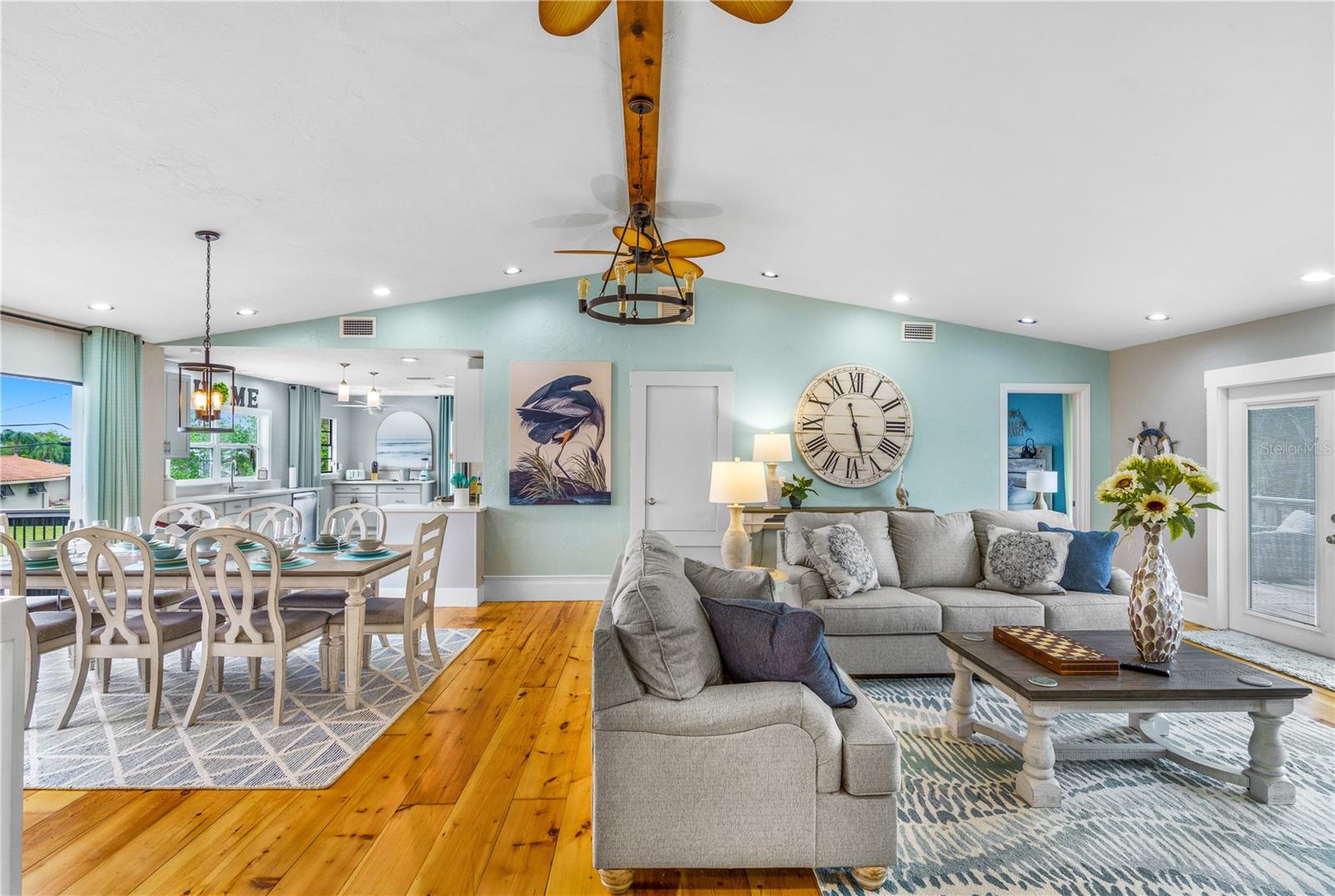 4916 PALMETTO POINT DRIVE
