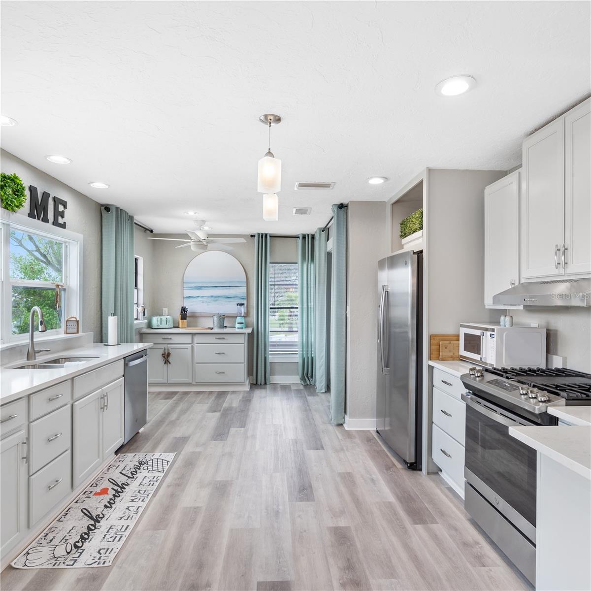 4916 PALMETTO POINT DRIVE