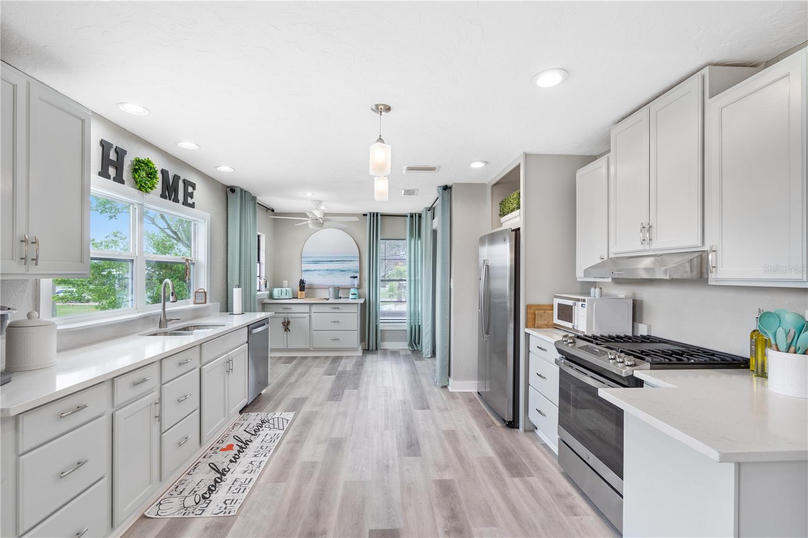 4916 PALMETTO POINT DRIVE