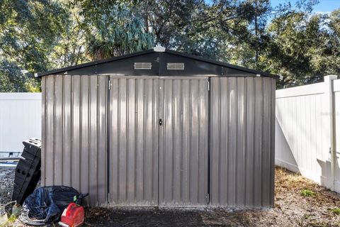 A home in DUNNELLON