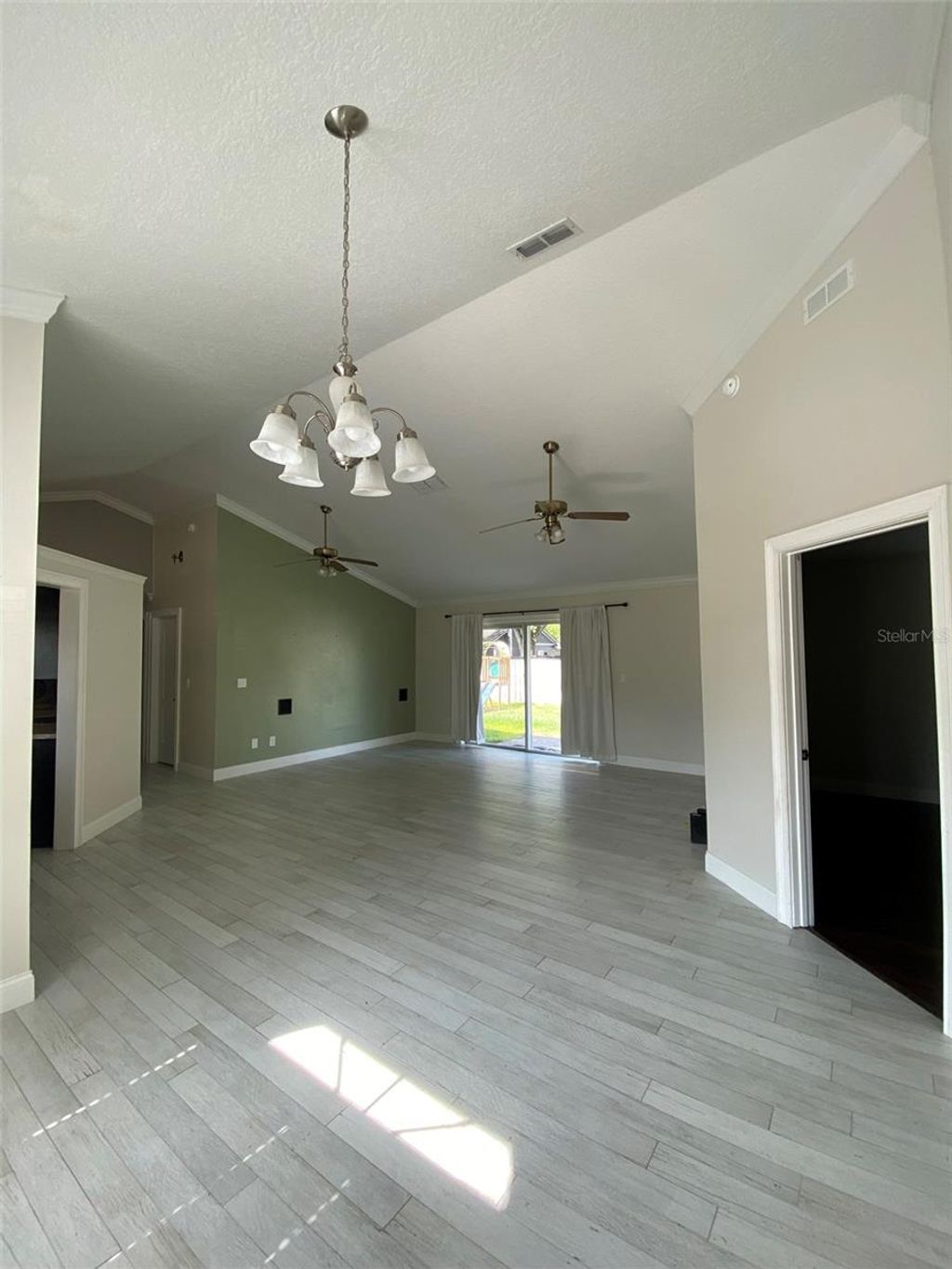 Photo of 1419 Spring Ridge Drive, Winter Garden, FL 34787 (MLS # O6379895)