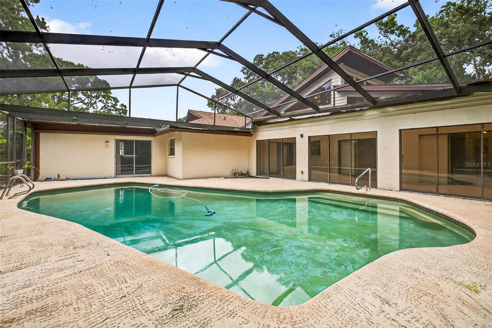 524 GARRARD DRIVE