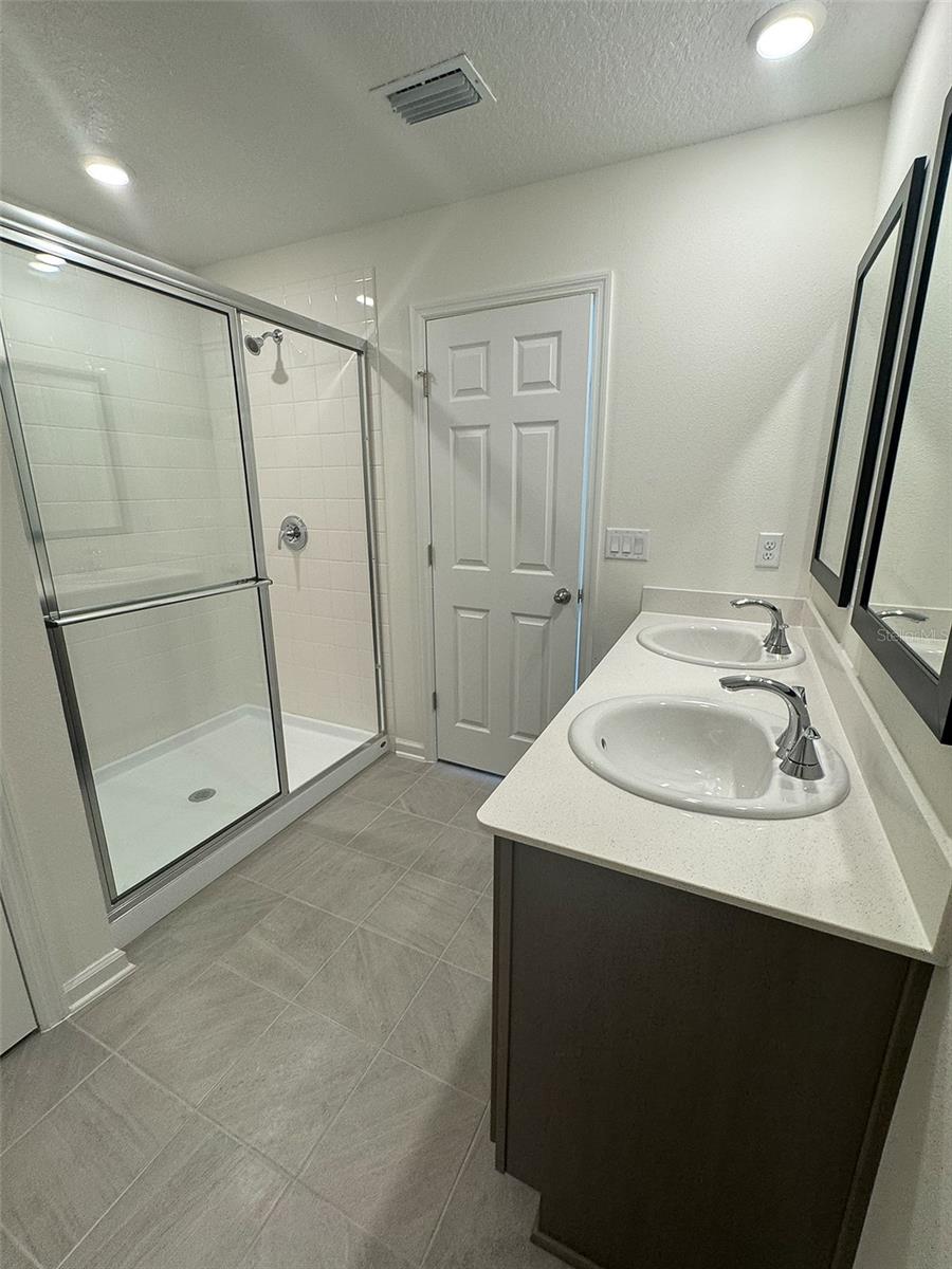 BEACH PK VLG - Residential Lease