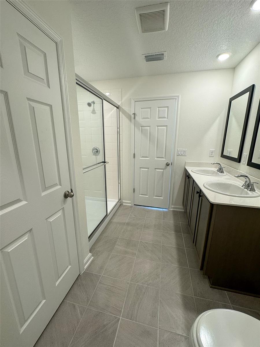 BEACH PK VLG - Residential Lease