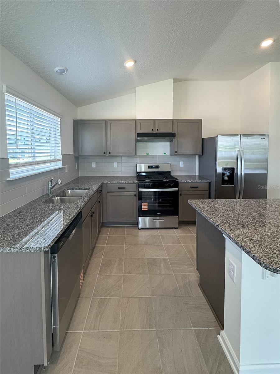 BEACH PK VLG - Residential Lease