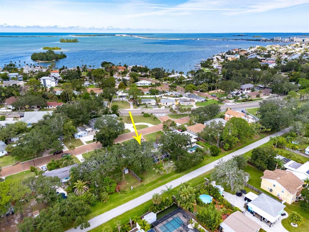 Photo of 1843 Pasadena Dr, Dunedin, FL 34698 (MLS # TB8552829)