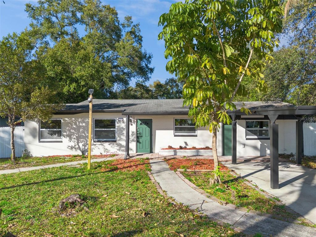 Photo of 5301 Barnett Place, Orlando, FL 32808 (MLS # O6377274)