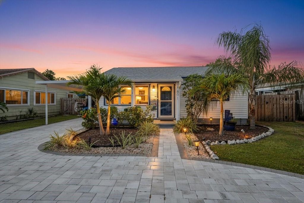 Photo of 801 Gray Street S, Gulfport, FL 33707 (MLS # TB8452617)