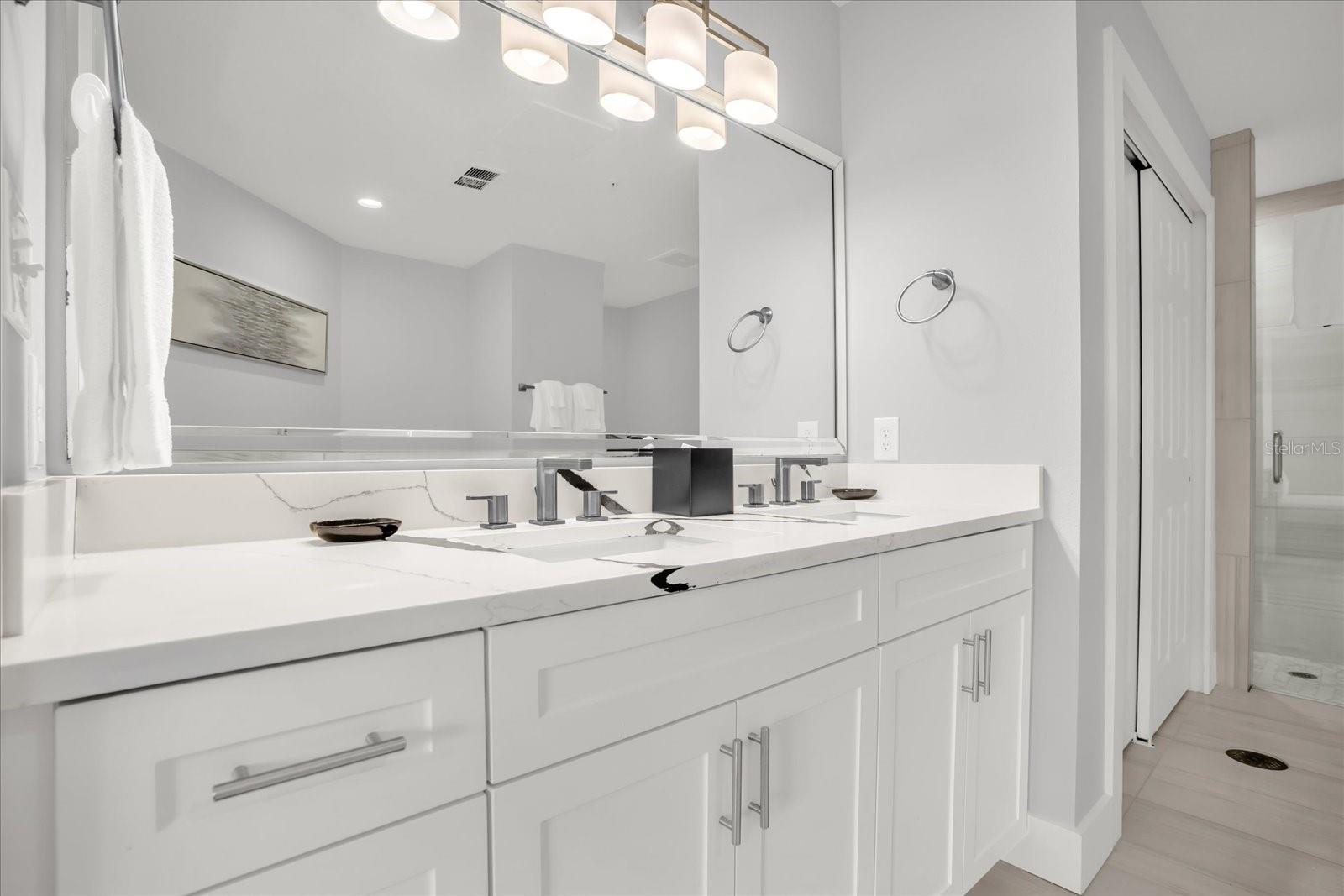 WORLDQUEST RESIDENCE - Residential