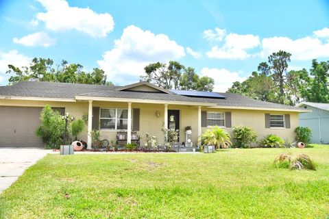 A home in LAKELAND