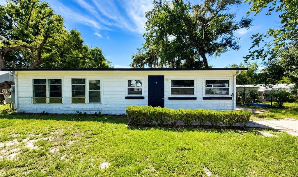 Photo of 11772 SE 99th Terrace, Belleview, FL 34420 (MLS # OM725423)