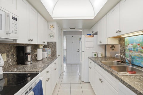 Tiny photo for 1840 NW 18th Street, Crystal River, FL 34428 (MLS # TB8513806)