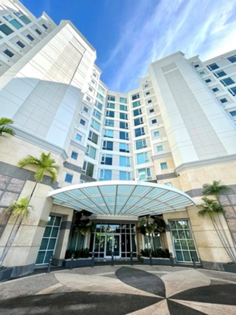 Introducing an exclusive Penthouse in Laguna Plaza at Paseo Caribe. Exquisite Living Experience located at the entrance of the coveted Condado. Once you entrance you will be captivated by the impressive views of the beautiful ocean and laguna, followed by a delightful spacious living area flooded with natural light offering a peaceful experience.
This Penthouse has four ample bedrooms, 2.5 bathrooms, a master room and en- suite bathroom with an splendid ocean view.
This award PH offers an aquarium experience, vibrant ambience in 3,454 sifts. Three underground private parking included.
Your dream Penthouse awaits.