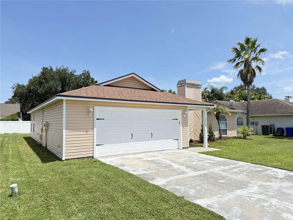 Photo of 3210 Thoroughbred Loop, Lakeland, FL 33811 (MLS # TB8532142)
