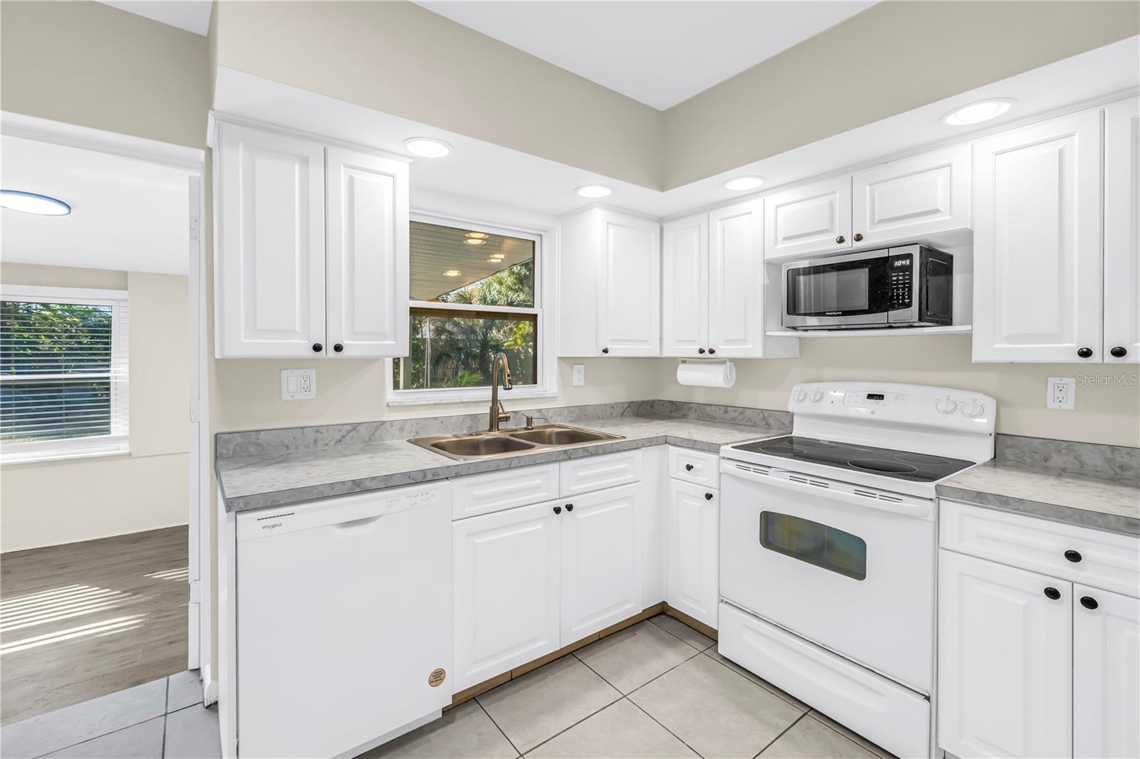 LAKE DIAMOND ESTATES - Residential