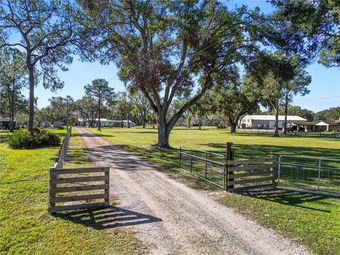 A home in LAKELAND