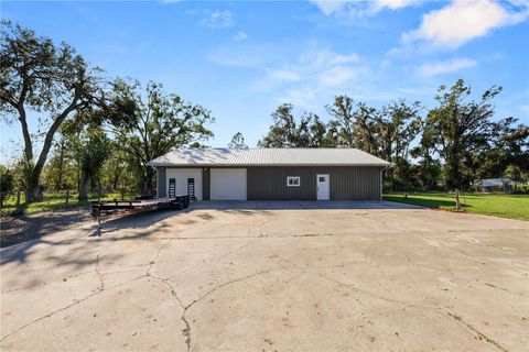 A home in LAKELAND