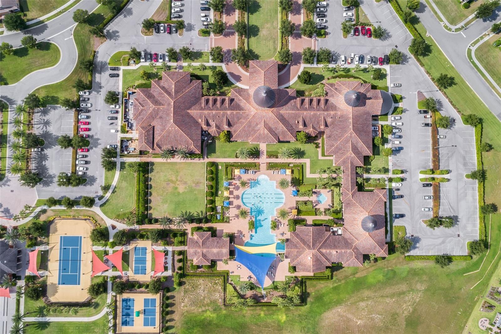 CASCADES/GROVELAND PH 4-1 - Residential