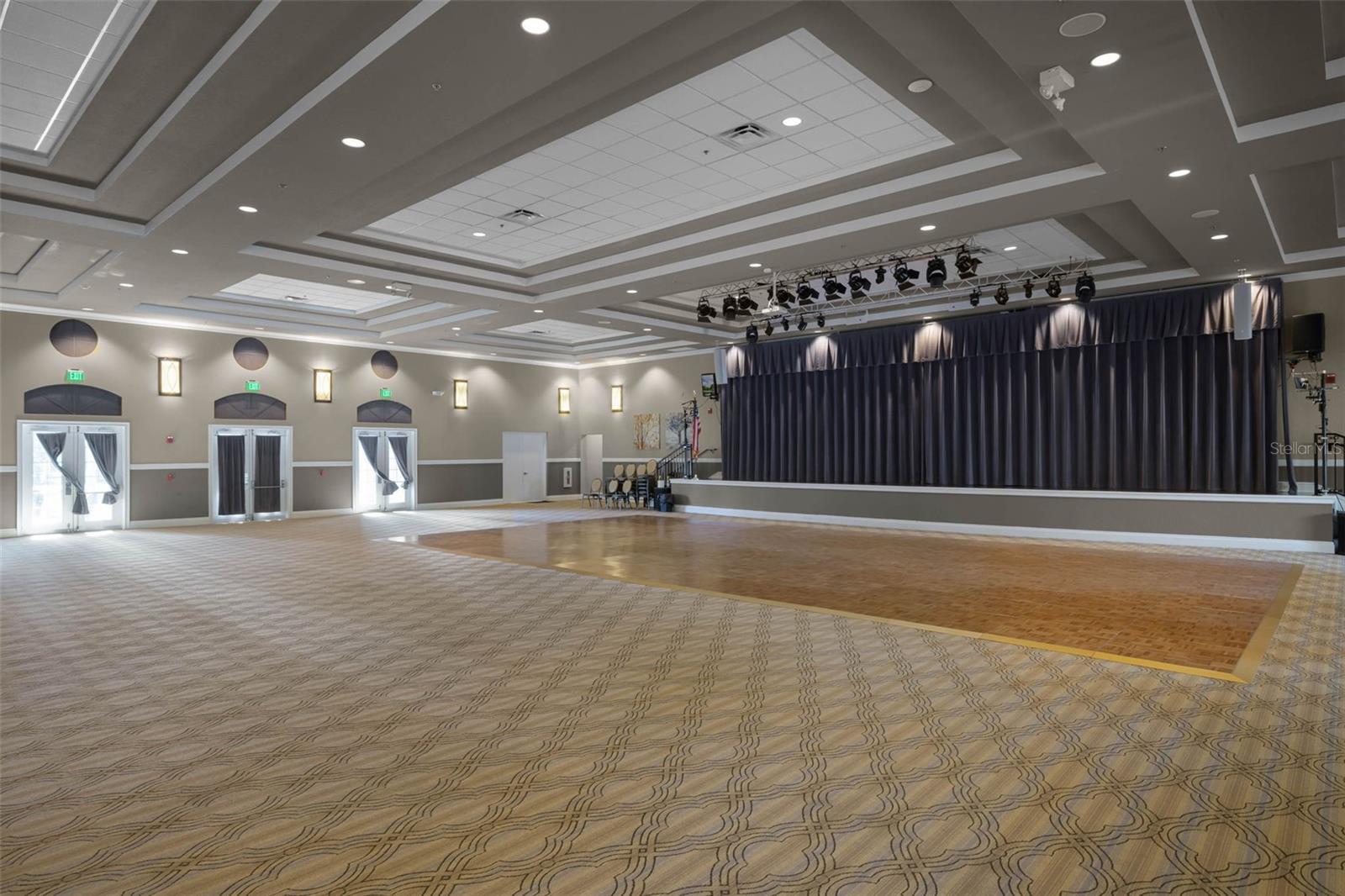 CASCADES/GROVELAND PH 4-1 - Residential