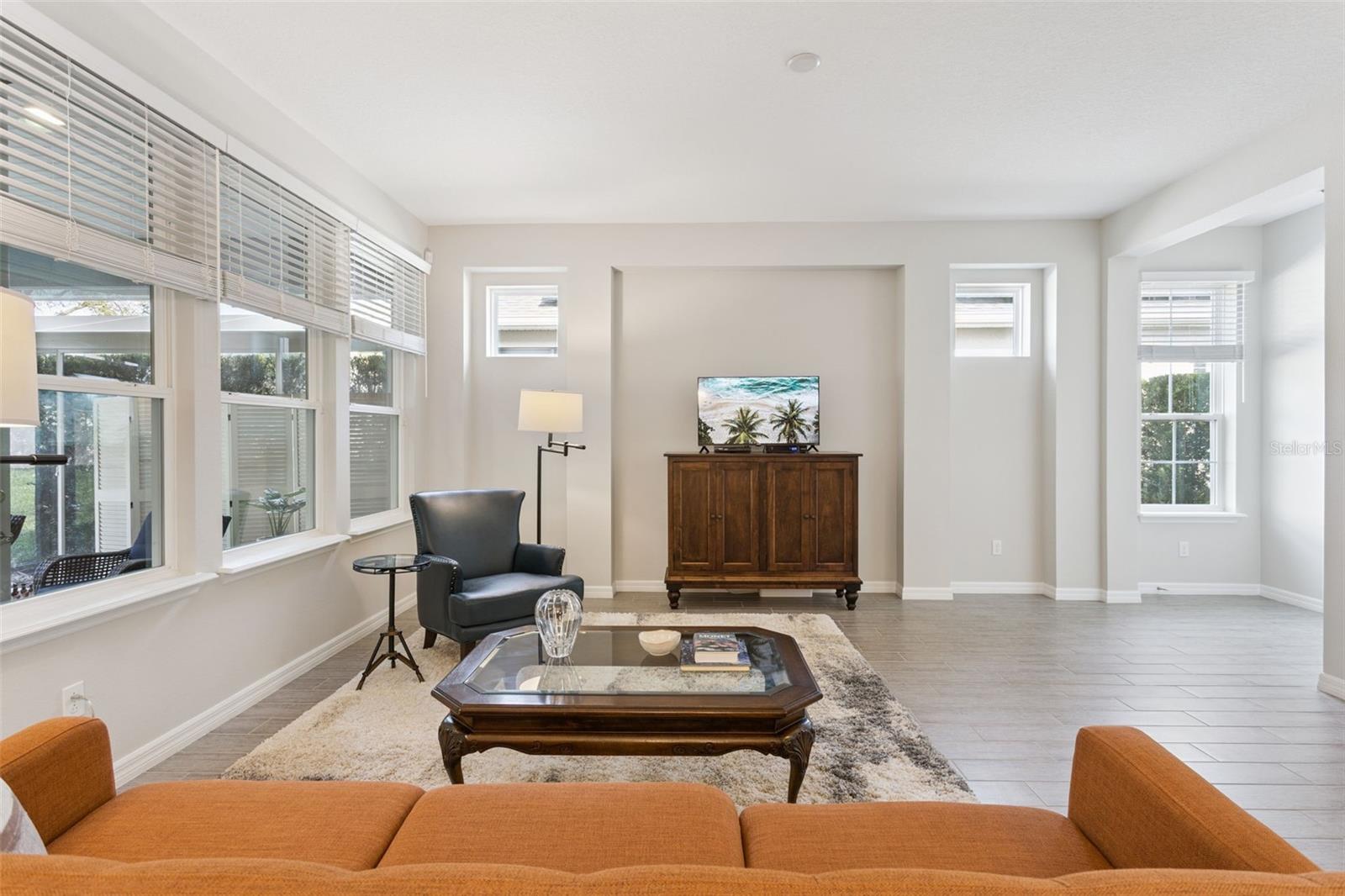 CASCADES/GROVELAND PH 4-1 - Residential