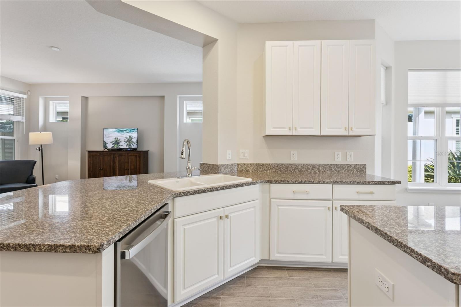 CASCADES/GROVELAND PH 4-1 - Residential