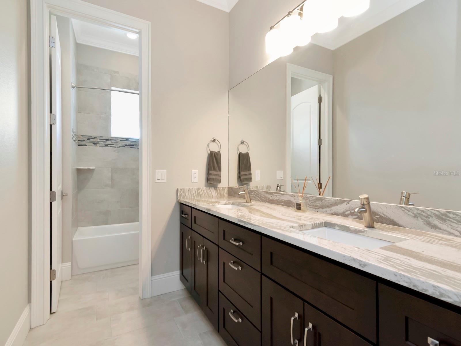 DAVIS ISLANDS PB10 PG52 TO 57 - Residential