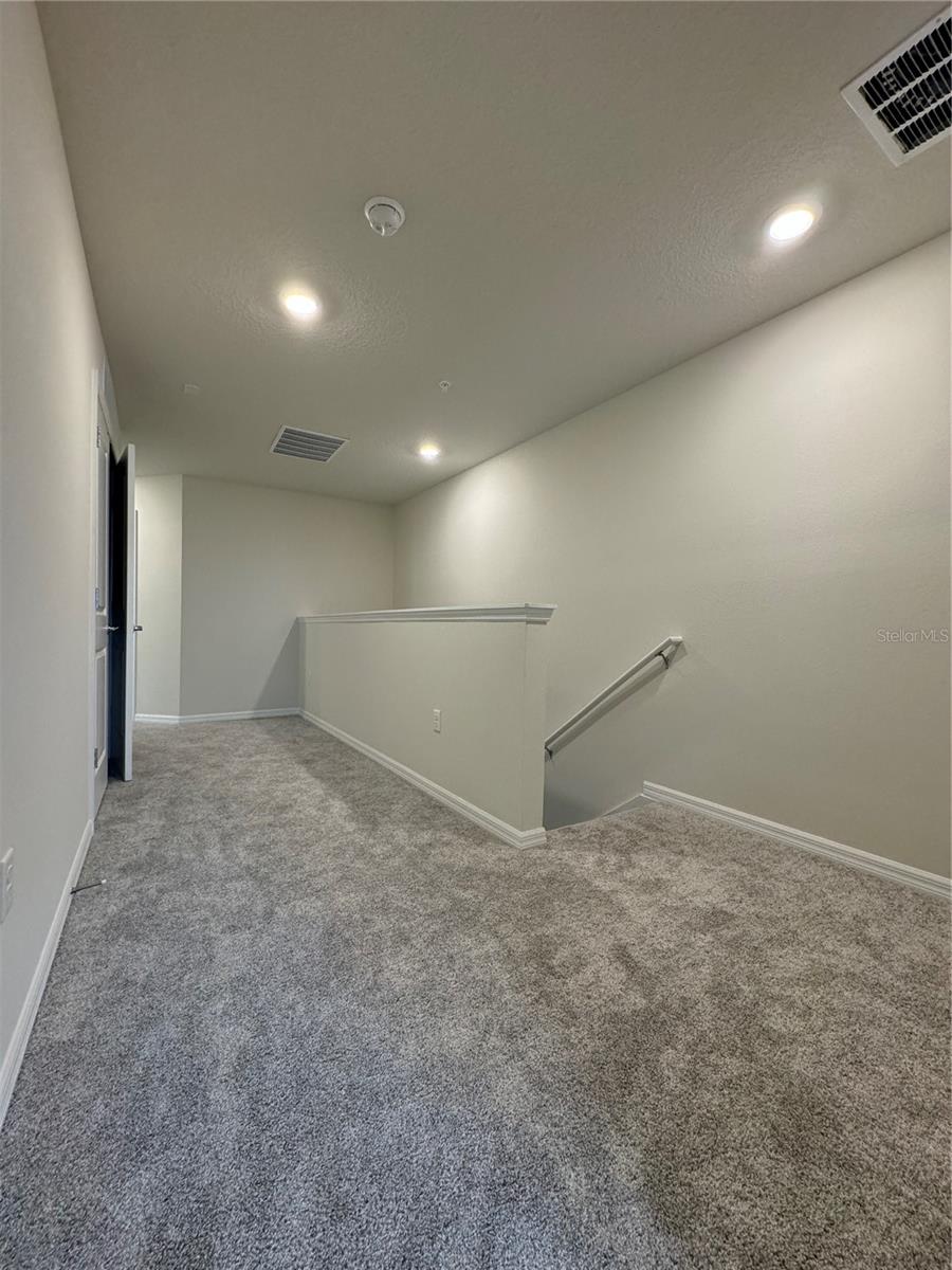 OVIEDO SQUARE - Residential Lease