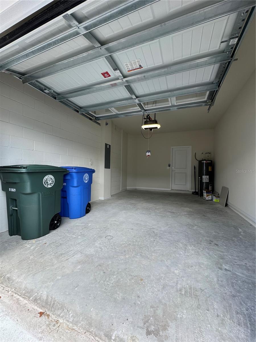 OVIEDO SQUARE - Residential Lease