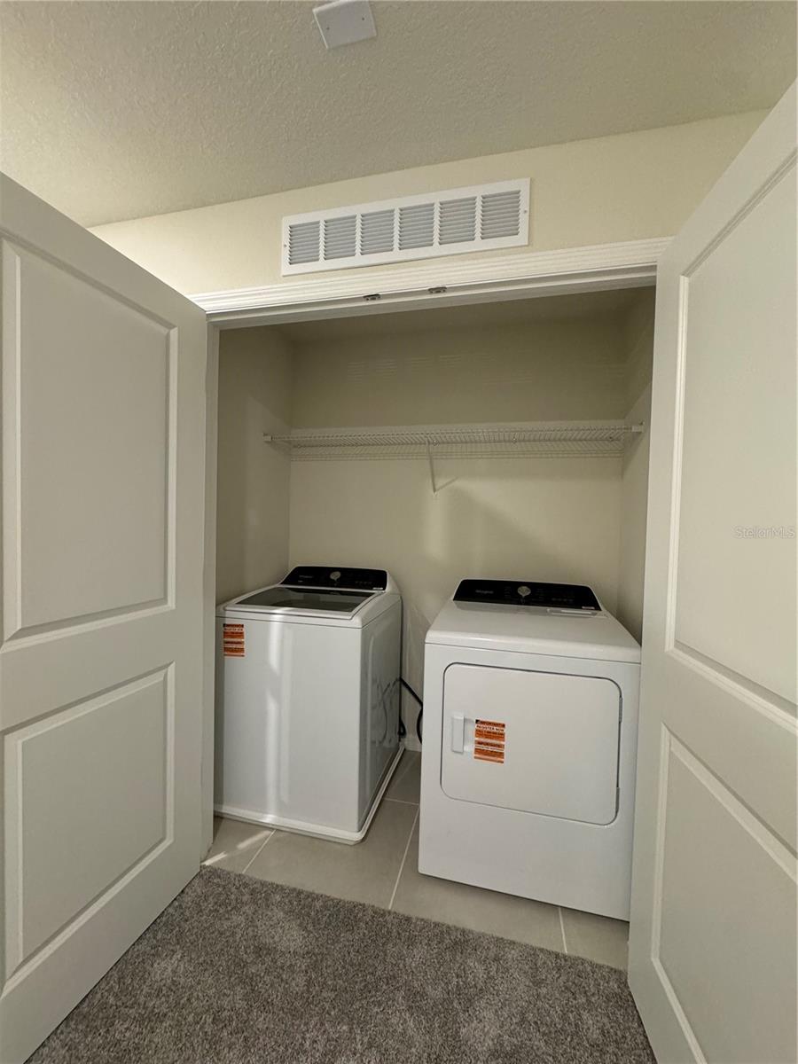 OVIEDO SQUARE - Residential Lease