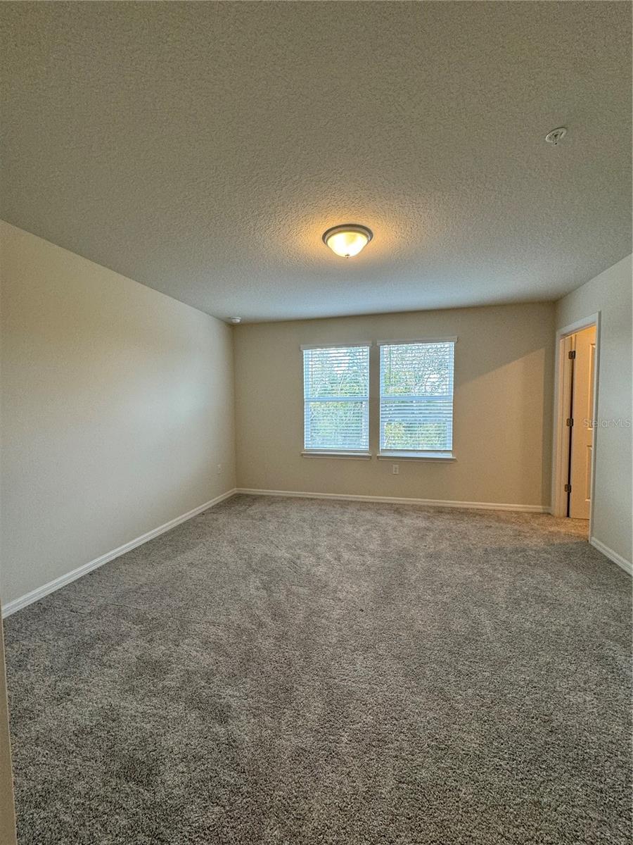 OVIEDO SQUARE - Residential Lease