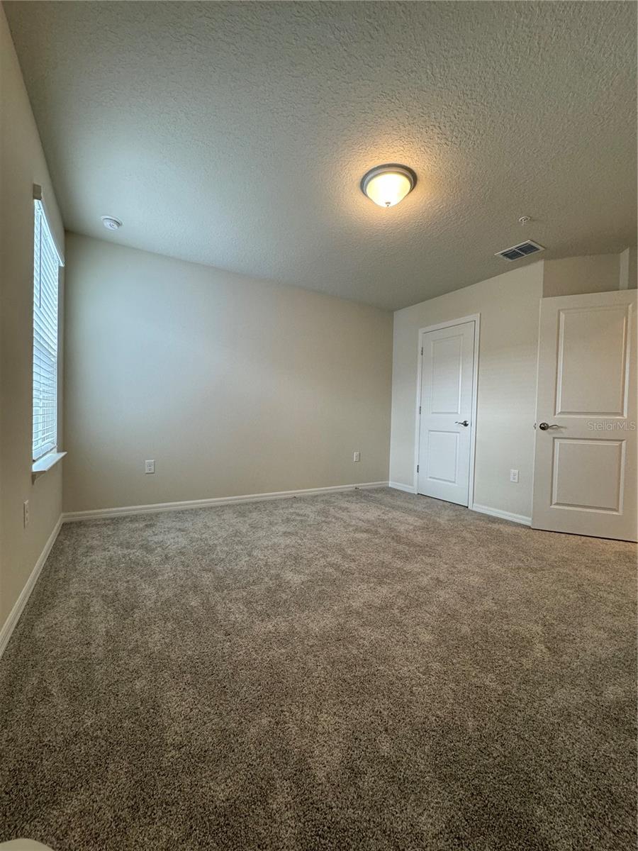 OVIEDO SQUARE - Residential Lease