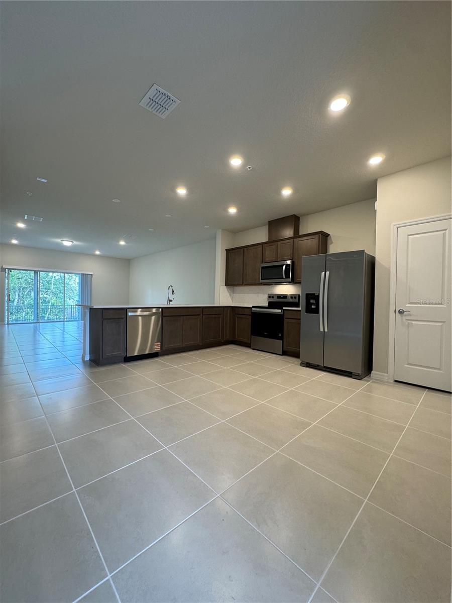 OVIEDO SQUARE - Residential Lease