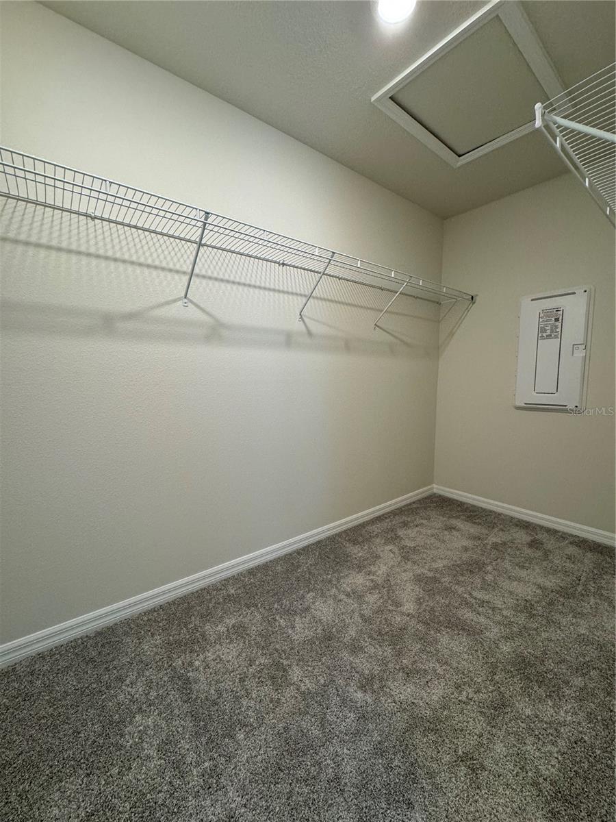 OVIEDO SQUARE - Residential Lease