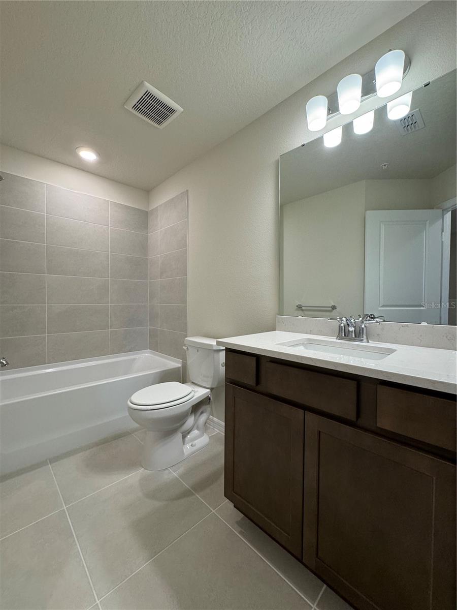 OVIEDO SQUARE - Residential Lease