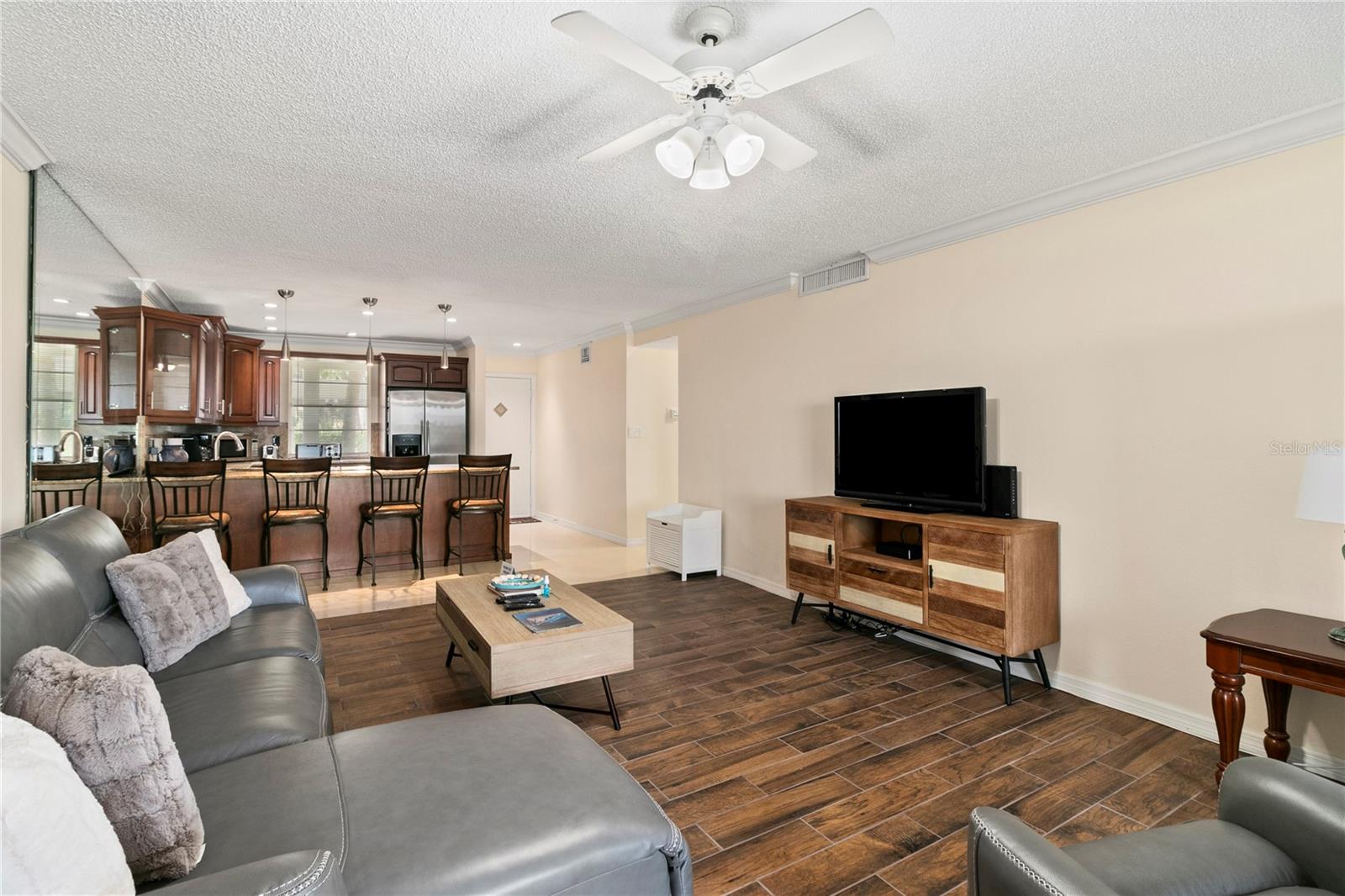 605 SUTTON PLACE 102