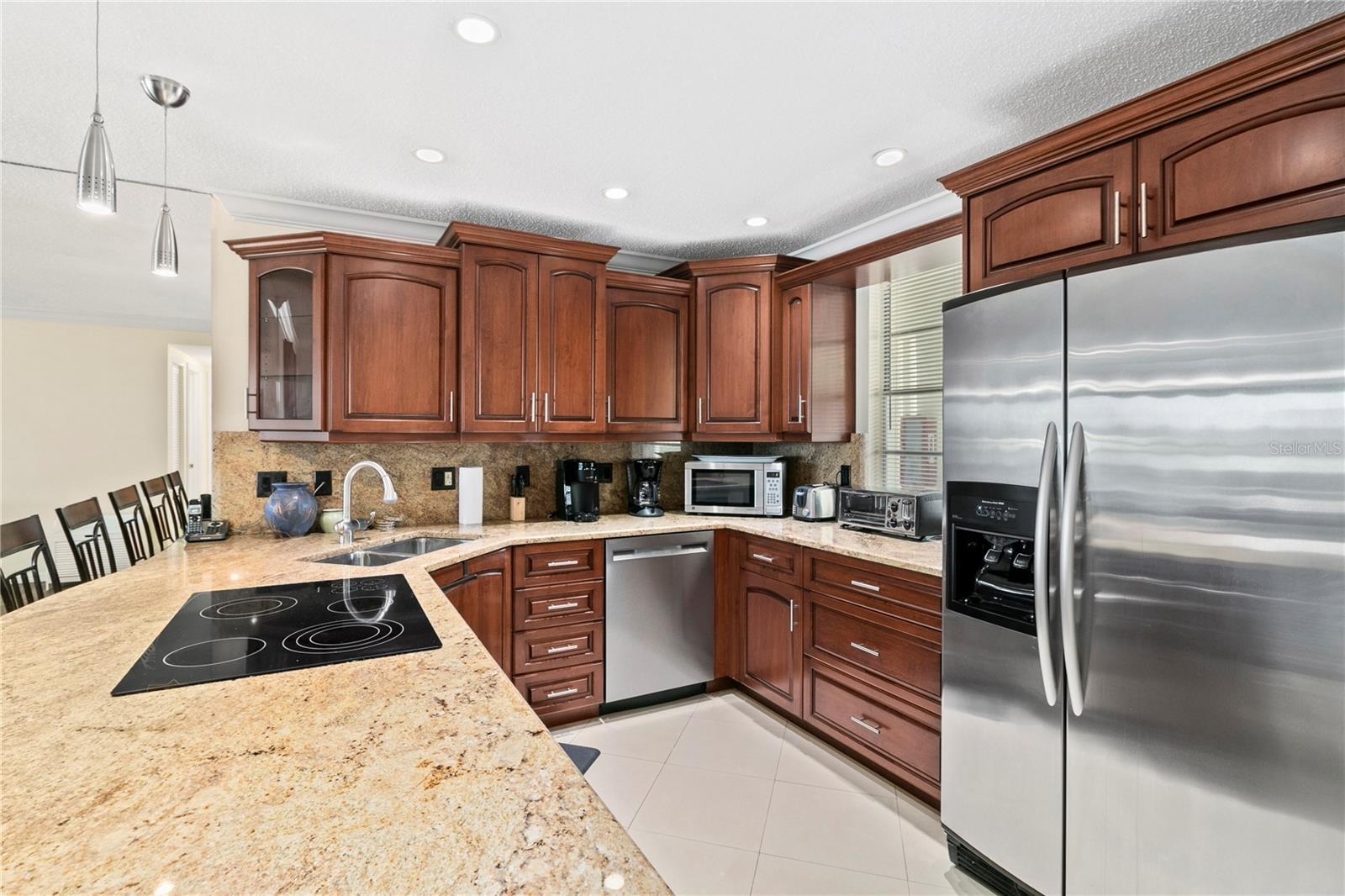 605 SUTTON PLACE 102