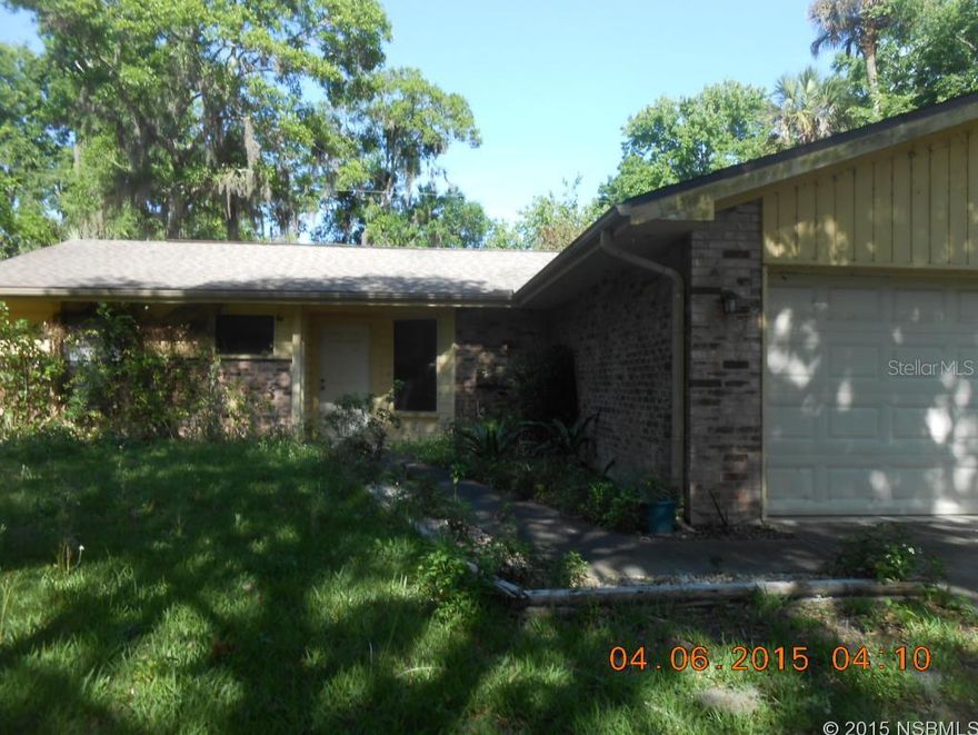 Open floor plan with cozy sun room. Needs a little TLC and it becomes a dream.ALL MEASUREMENTS ARE APPROXIMATE.  ALL INFORMATION RECORDED IN THE MLS IS INTENDED TO BE ACCURATE BUT CAN NOT BE GUARANTEED. ;Water: City